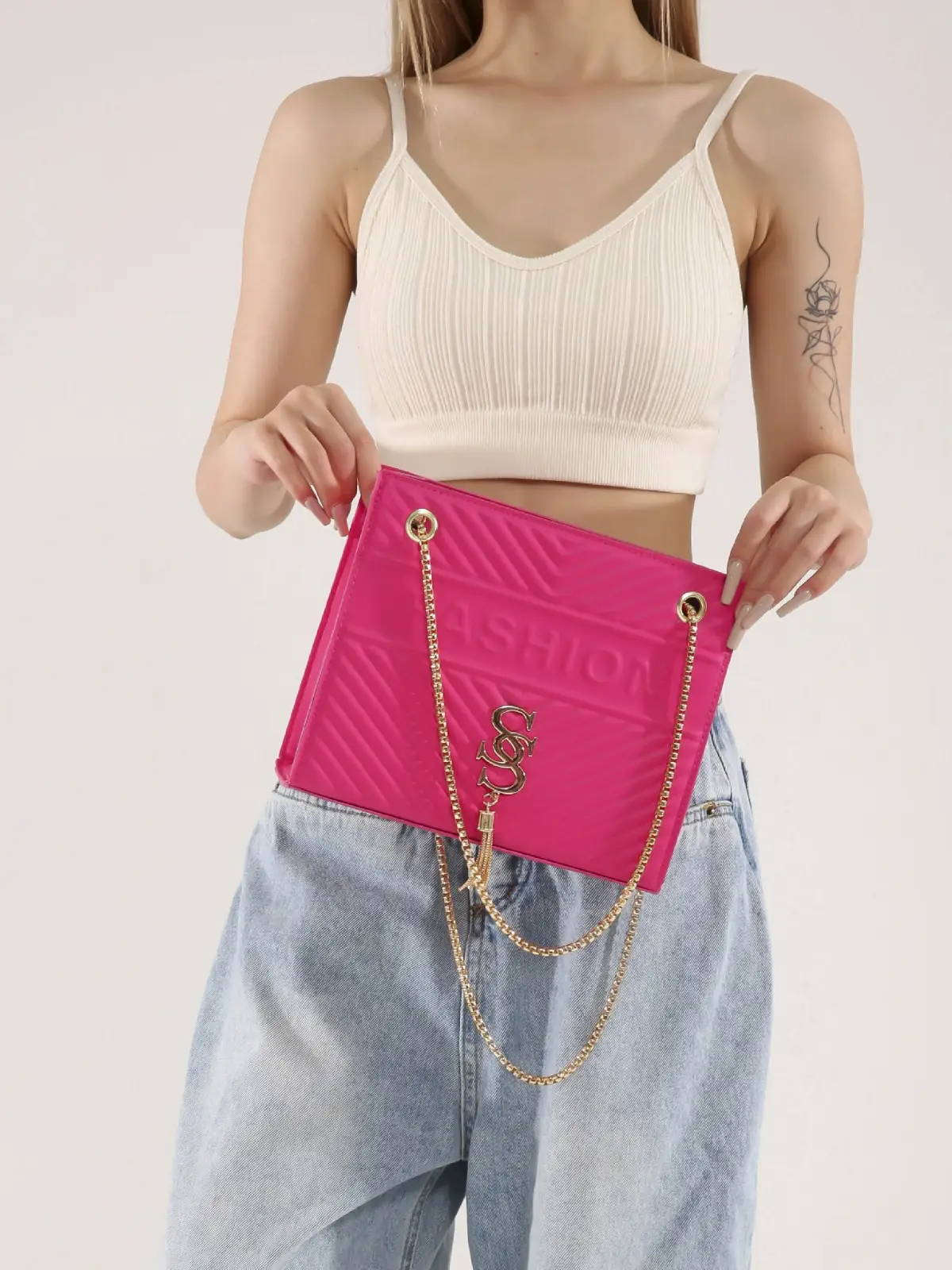 Elegant Gold Chain Crossbody Bag for Women 2024 - Image 9