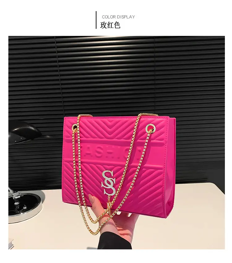 Elegant Gold Chain Crossbody Bag for Women 2024 — feature 14