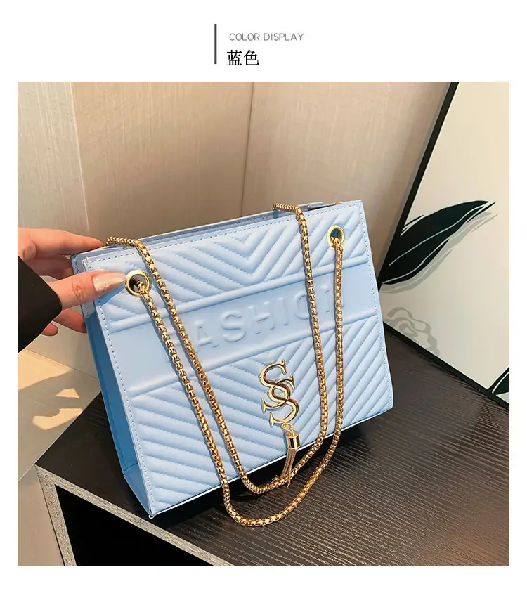 Elegant Gold Chain Crossbody Bag for Women 2024 — feature 15