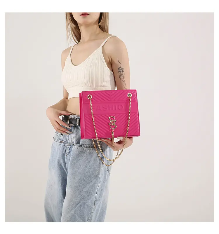 Elegant Gold Chain Crossbody Bag for Women 2024 — feature 36