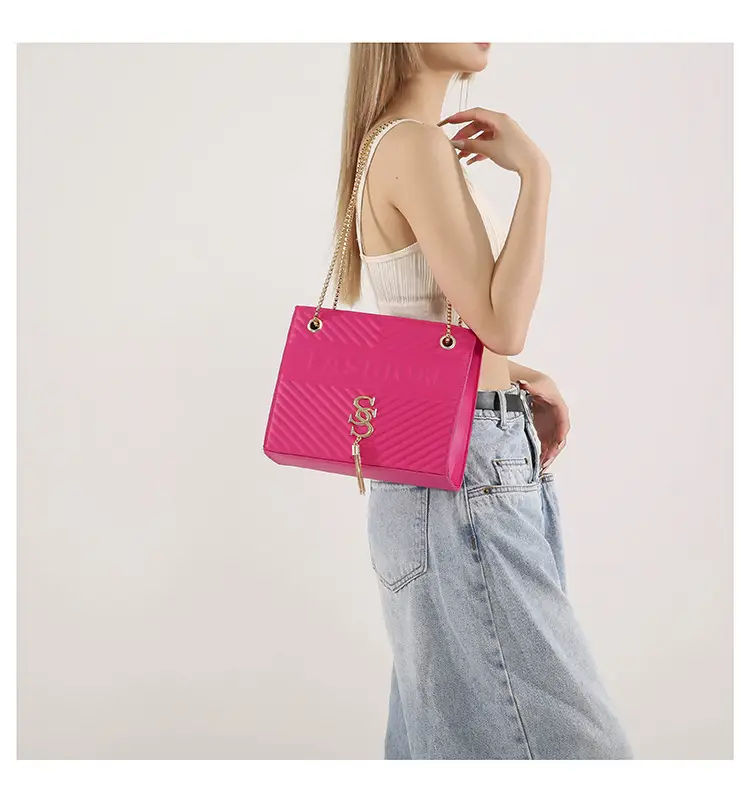 Elegant Gold Chain Crossbody Bag for Women 2024 — feature 37