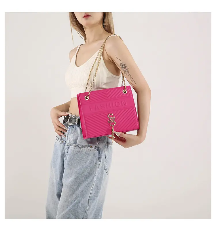 Elegant Gold Chain Crossbody Bag for Women 2024 — feature 38