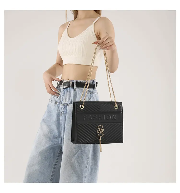 Elegant Gold Chain Crossbody Bag for Women 2024 — feature 42