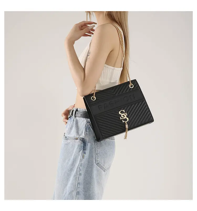Elegant Gold Chain Crossbody Bag for Women 2024 — feature 43