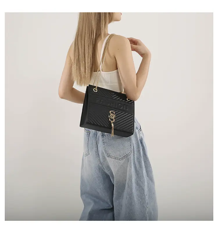Elegant Gold Chain Crossbody Bag for Women 2024 — feature 44