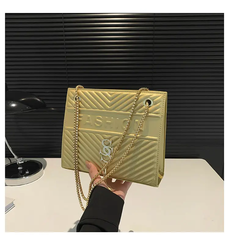 Elegant Gold Chain Crossbody Bag for Women 2024 — feature 47
