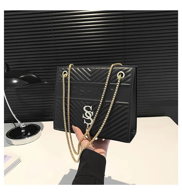 Elegant Gold Chain Crossbody Bag for Women 2024 — feature 48