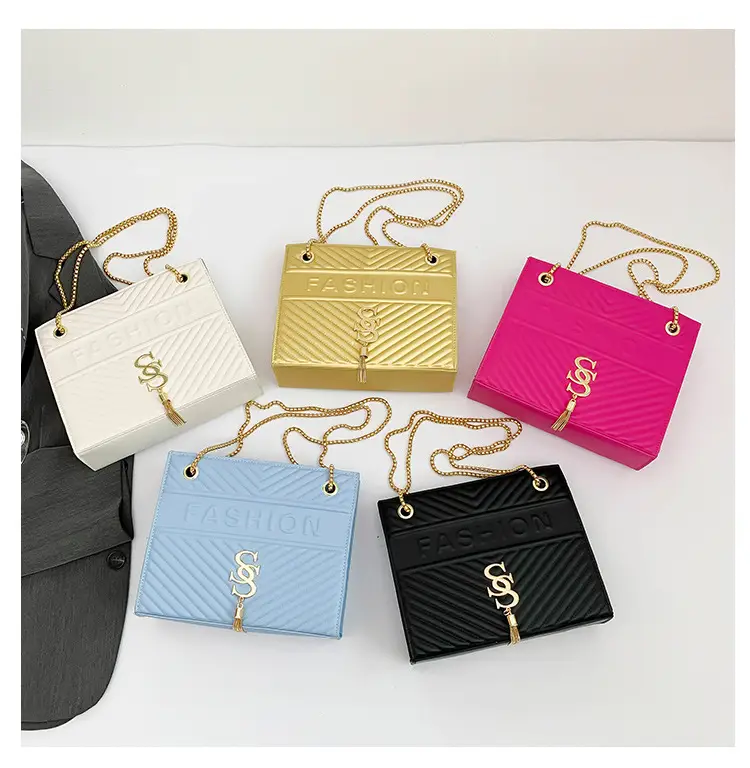 Elegant Gold Chain Crossbody Bag for Women 2024 — feature 8