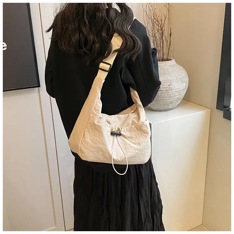 Black Pleated Shoulder Bag for Women 2025 — feature 6