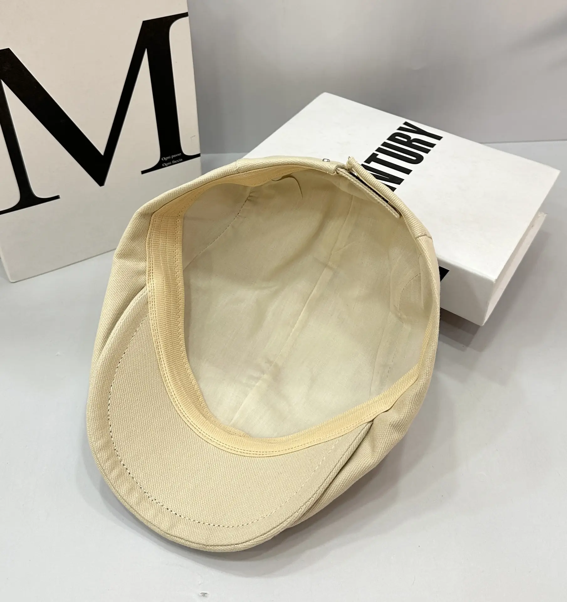 British Style Vintage Newsboy Hat for Men Beige — feature 10