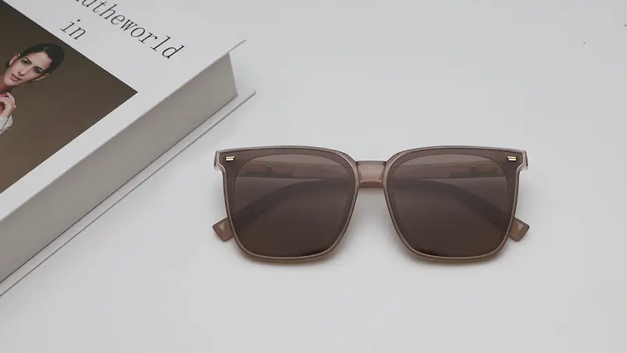 Women Polarizing Sunglasses Anti-Ultraviolet Brown — feature 18