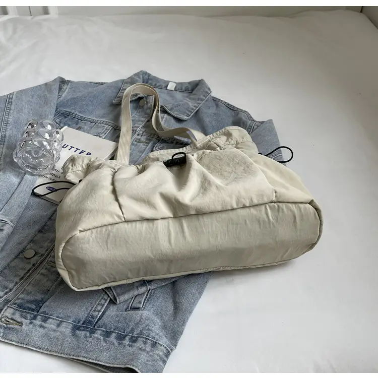 Women Lightweight Large Capacity Shoulder Bag 2026 — feature 31