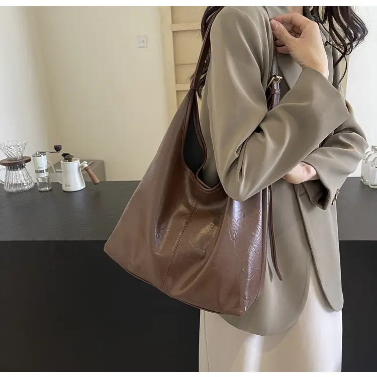 Black Leather Shoulder Bag for Women 2024 — feature 18