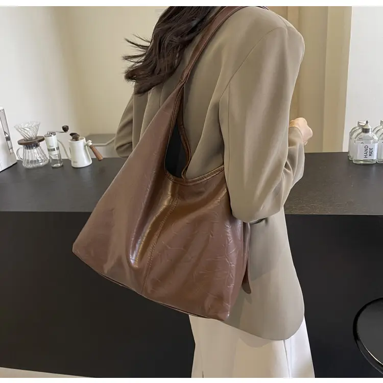 Black Leather Shoulder Bag for Women 2024 — feature 19