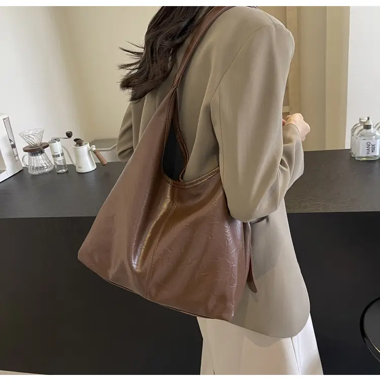 Black Leather Shoulder Bag for Women 2024 — feature 20