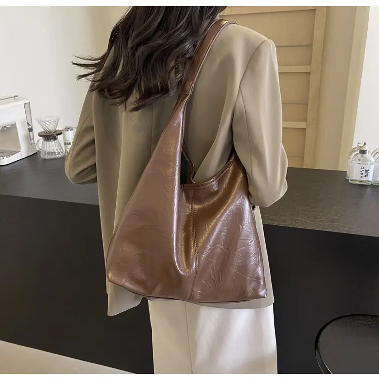 Black Leather Shoulder Bag for Women 2024 — feature 21