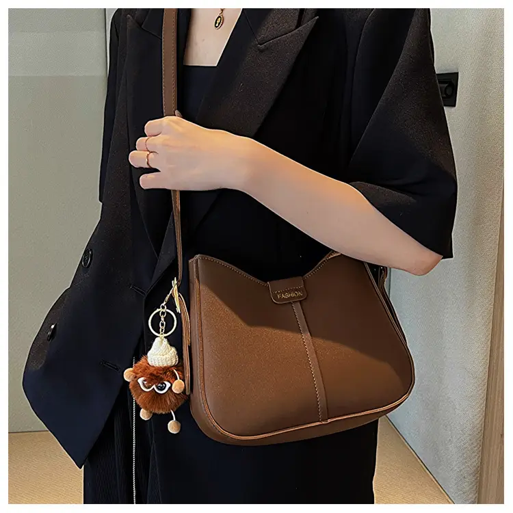 Vintage Black Leather Shoulder Bag for Women 2024 — feature 16