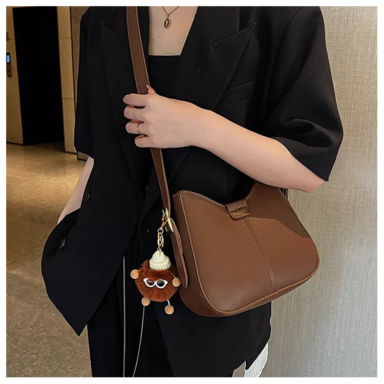Vintage Black Leather Shoulder Bag for Women 2024 — feature 17