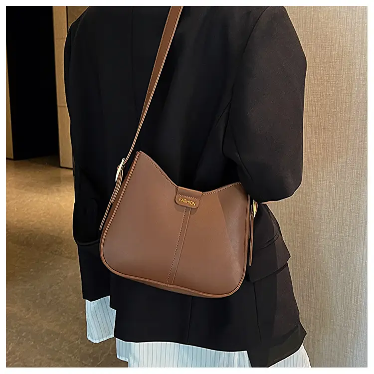 Vintage Black Leather Shoulder Bag for Women 2024 — feature 18