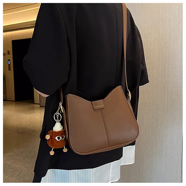 Vintage Black Leather Shoulder Bag for Women 2024 — feature 19