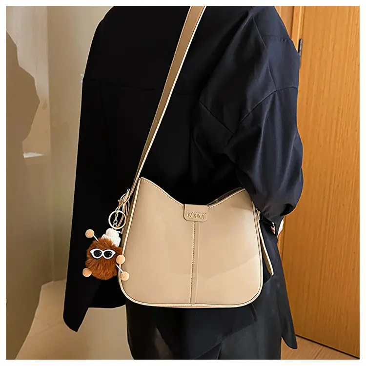 Vintage Black Leather Shoulder Bag for Women 2024 — feature 24