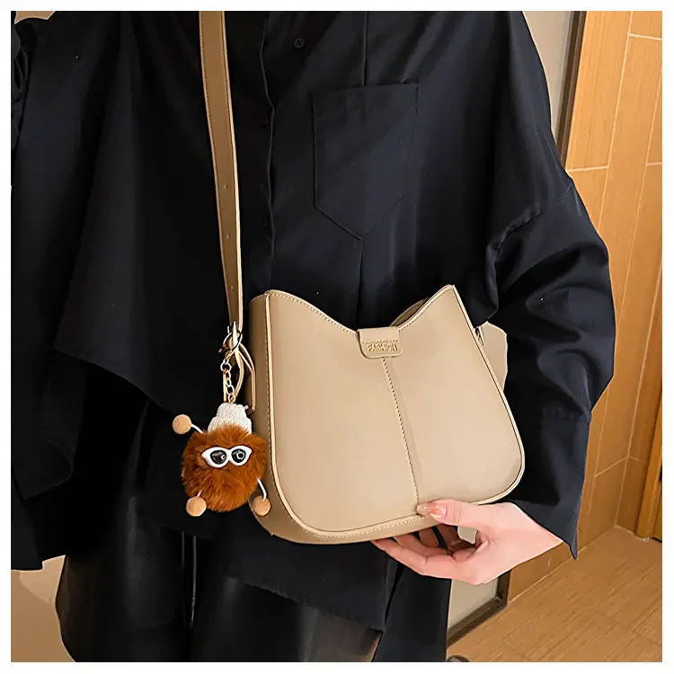 Vintage Black Leather Shoulder Bag for Women 2024 — feature 27