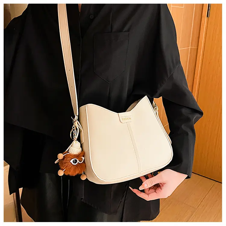Vintage Black Leather Shoulder Bag for Women 2024 — feature 31