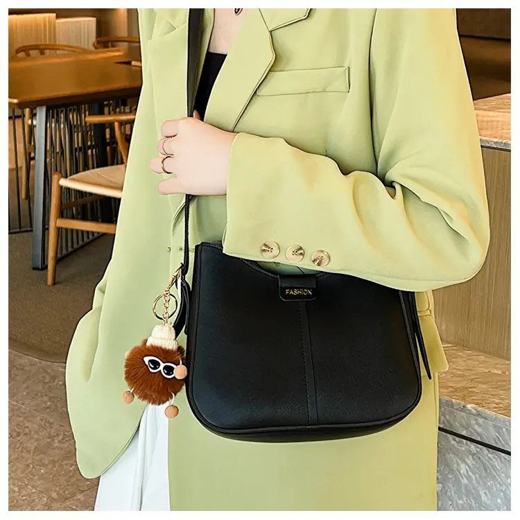 Vintage Black Leather Shoulder Bag for Women 2024 — feature 34