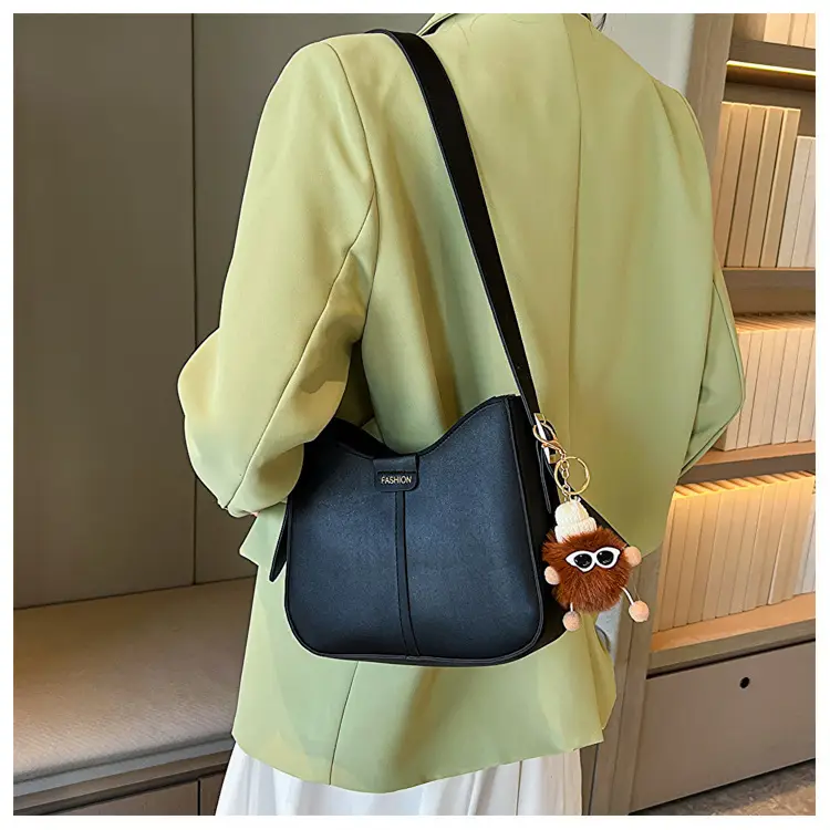 Vintage Black Leather Shoulder Bag for Women 2024 — feature 40