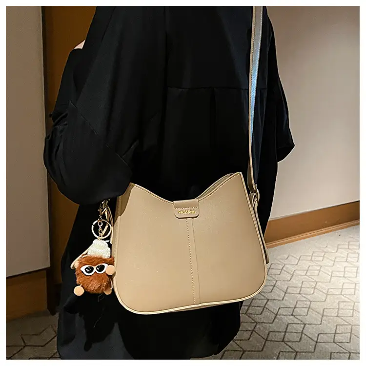 Vintage Black Leather Shoulder Bag for Women 2024 — feature 9