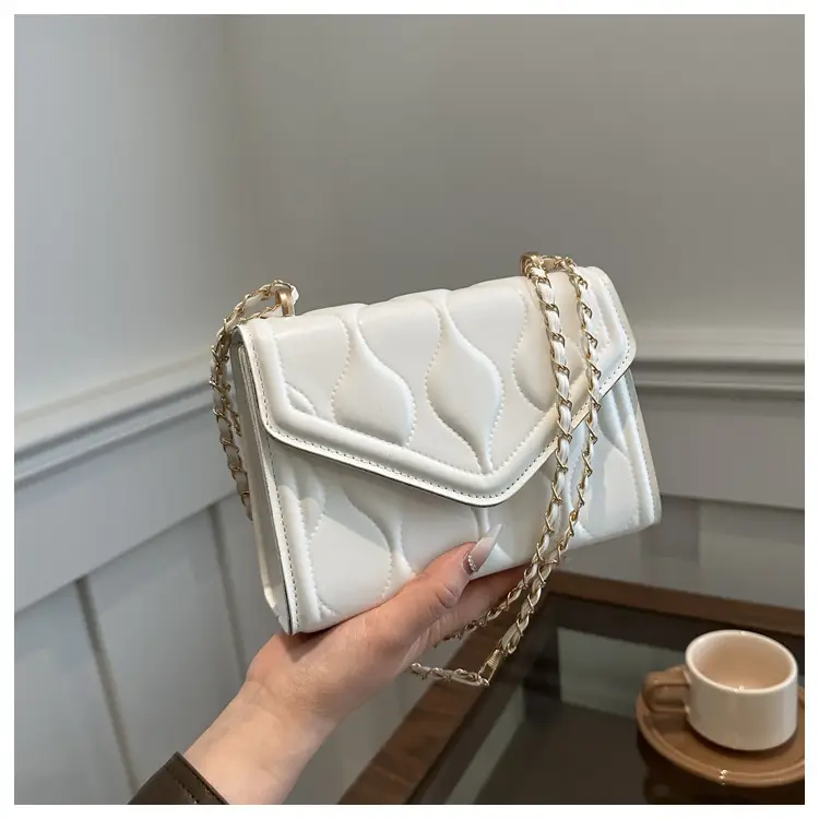 Women's Pink Quilted Chain Shoulder Bag 2024 - Image 6