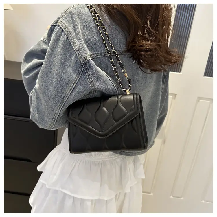 Women's Pink Quilted Chain Shoulder Bag 2024 - Image 8