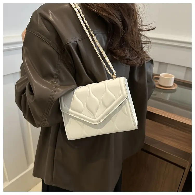 Women's Pink Quilted Chain Shoulder Bag 2024 — feature 11