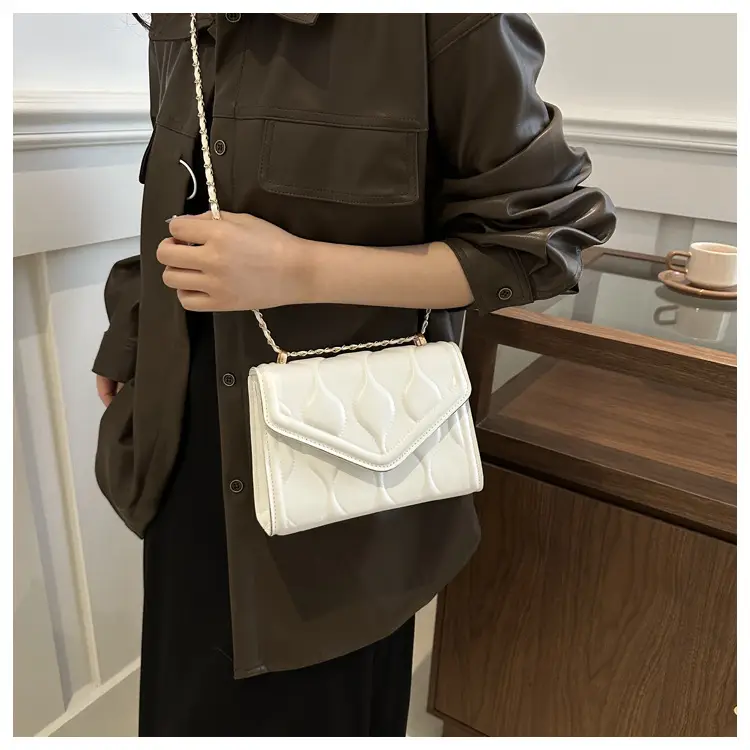 Women's Pink Quilted Chain Shoulder Bag 2024 — feature 12