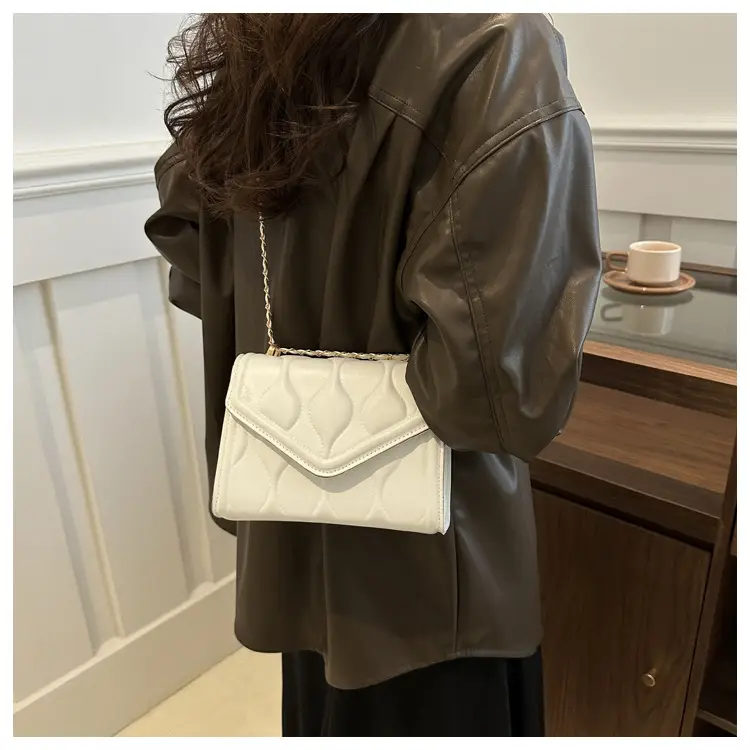 Women's Pink Quilted Chain Shoulder Bag 2024 — feature 13