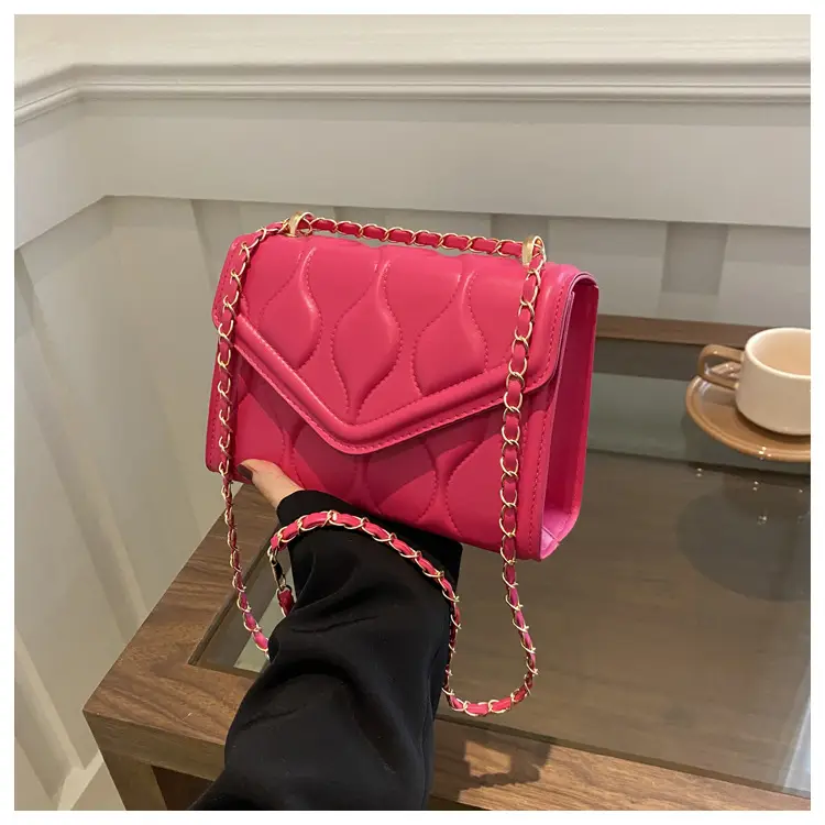 Women's Pink Quilted Chain Shoulder Bag 2024 - Image 3
