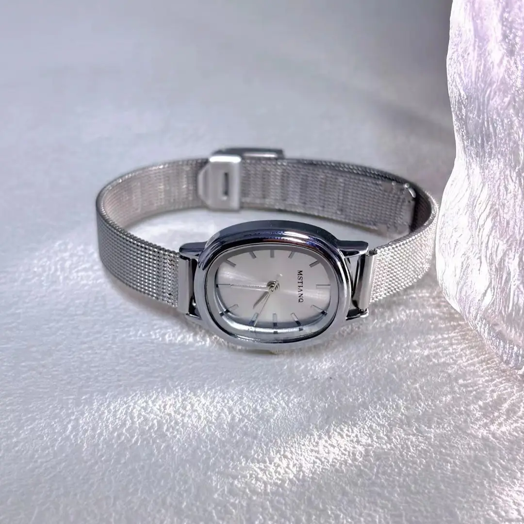 Retro Exquisite Watch for Female Students, Compact, Simple, Accessible Luxury Ins Niche Pointer Type Oval Women's Watch
