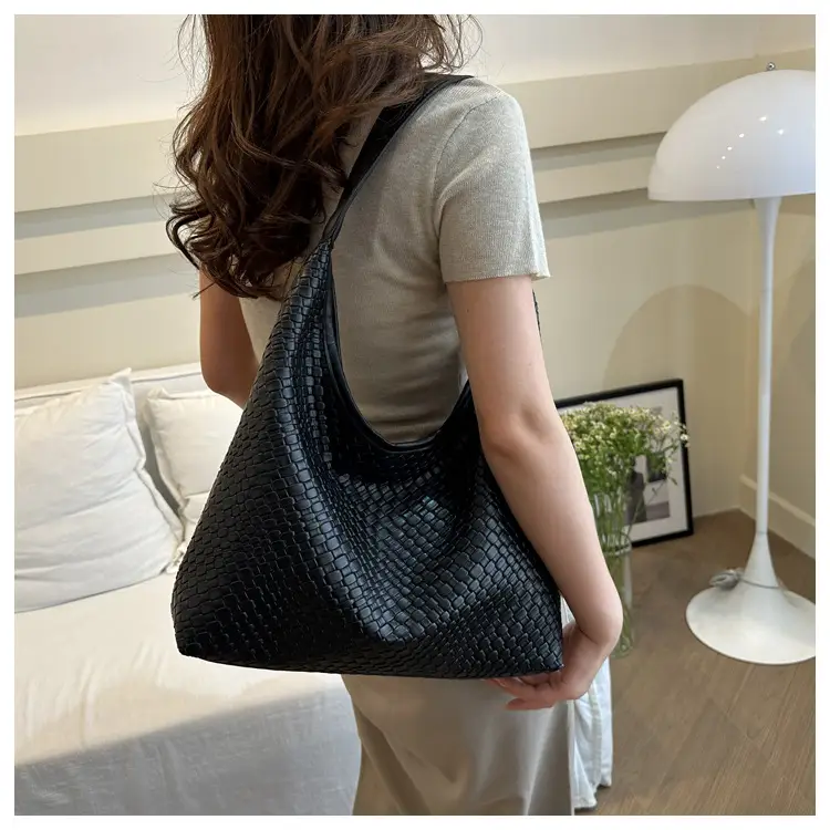 Women's White Woven Shoulder Bag 2024 New Style — feature 11