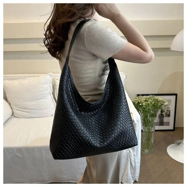 Women's White Woven Shoulder Bag 2024 New Style — feature 12