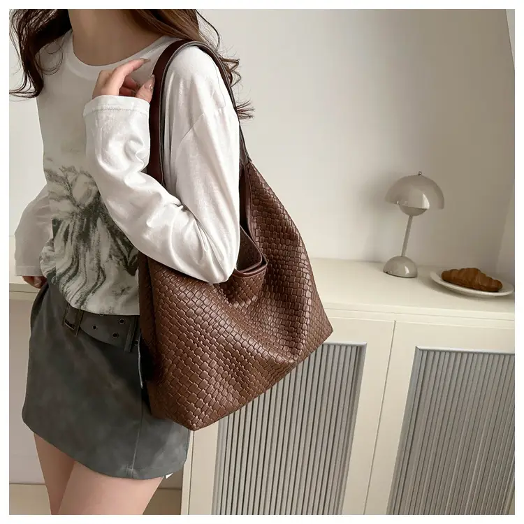 Women's White Woven Shoulder Bag 2024 New Style — feature 14