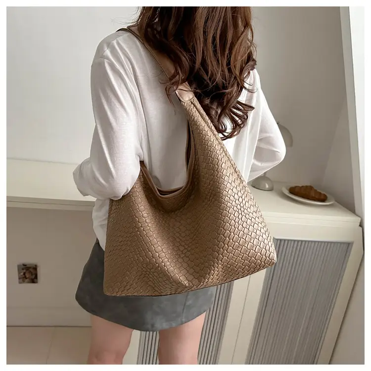 Women's White Woven Shoulder Bag 2024 New Style — feature 16