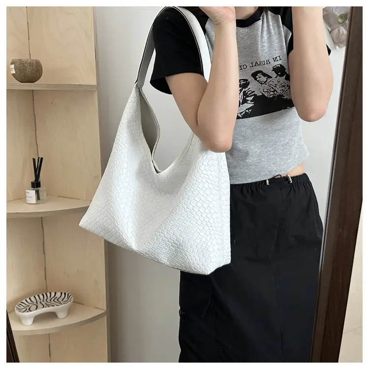 Women's White Woven Shoulder Bag 2024 New Style — feature 17