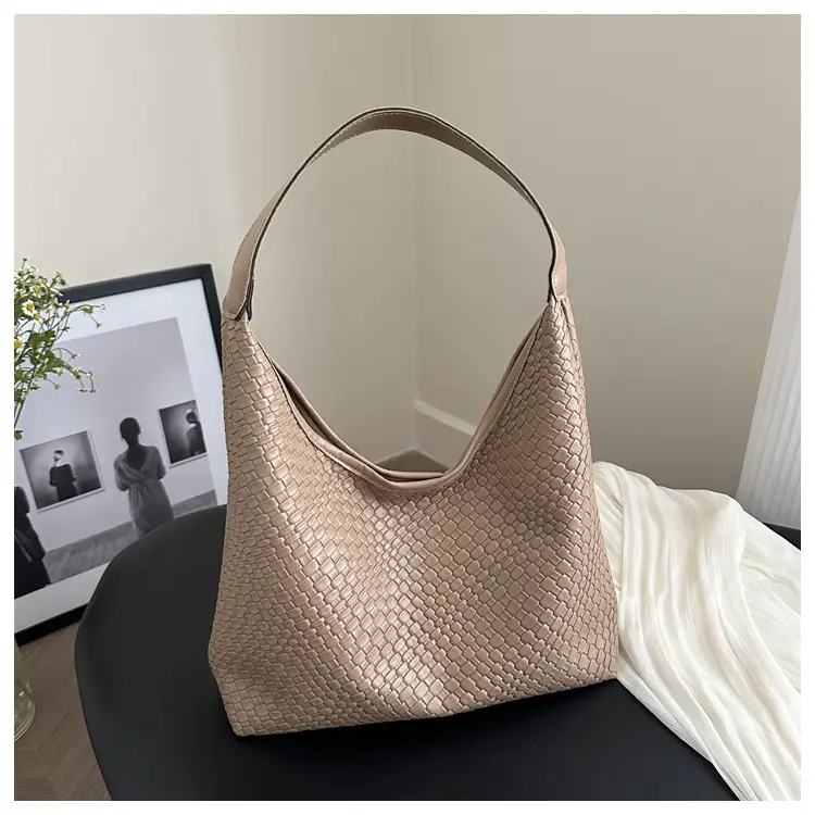 Women's White Woven Shoulder Bag 2024 New Style — feature 7