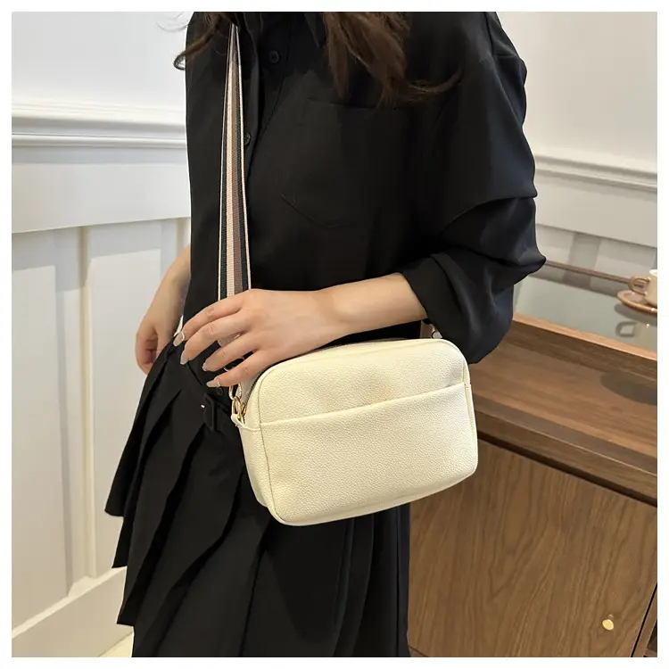 Women's New Fashion Retro Textured Crossbody Bag Beige — feature 10