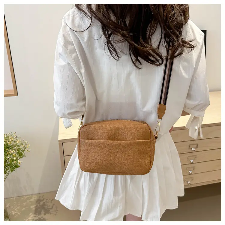 Women's New Fashion Retro Textured Crossbody Bag Beige — feature 14