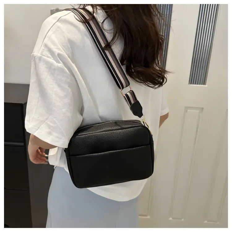 Women's New Fashion Retro Textured Crossbody Bag Beige — feature 17