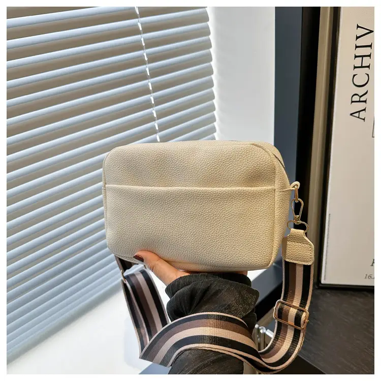 Women's New Fashion Retro Textured Crossbody Bag Beige — feature 22