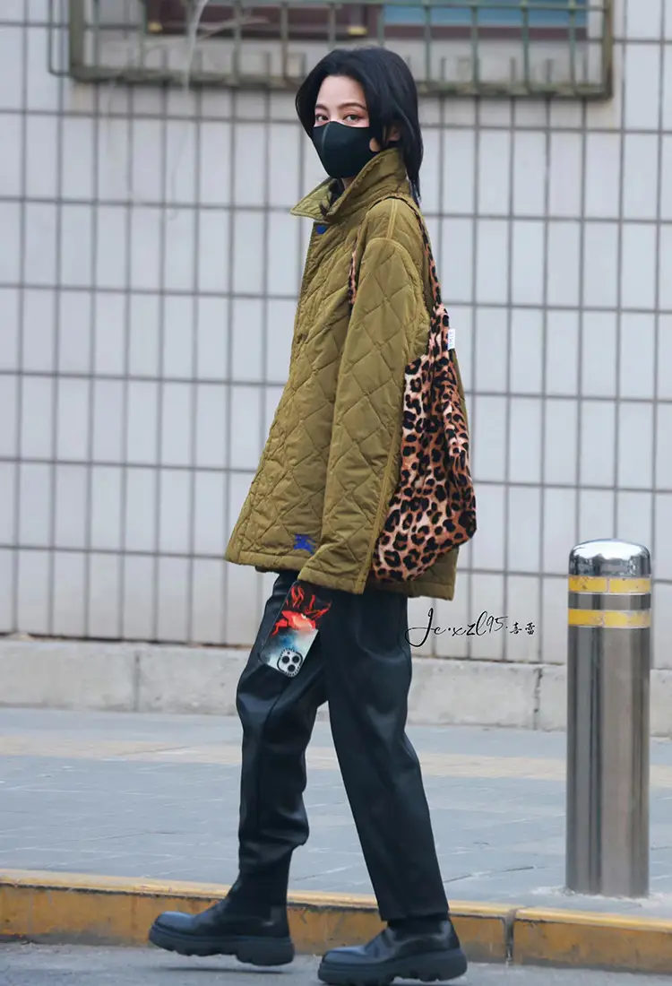 Modern Leopard Print Crossbody Bag for Women — feature 8