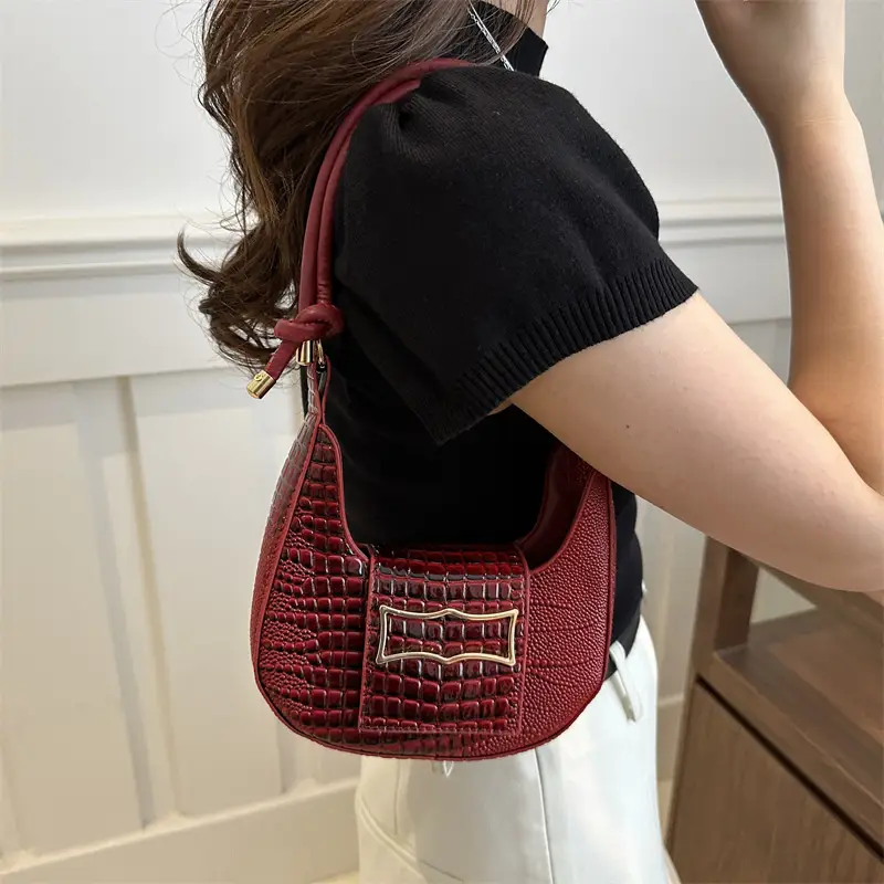Elegant Women's White Shoulder Bag with Knot Handle - Image 8