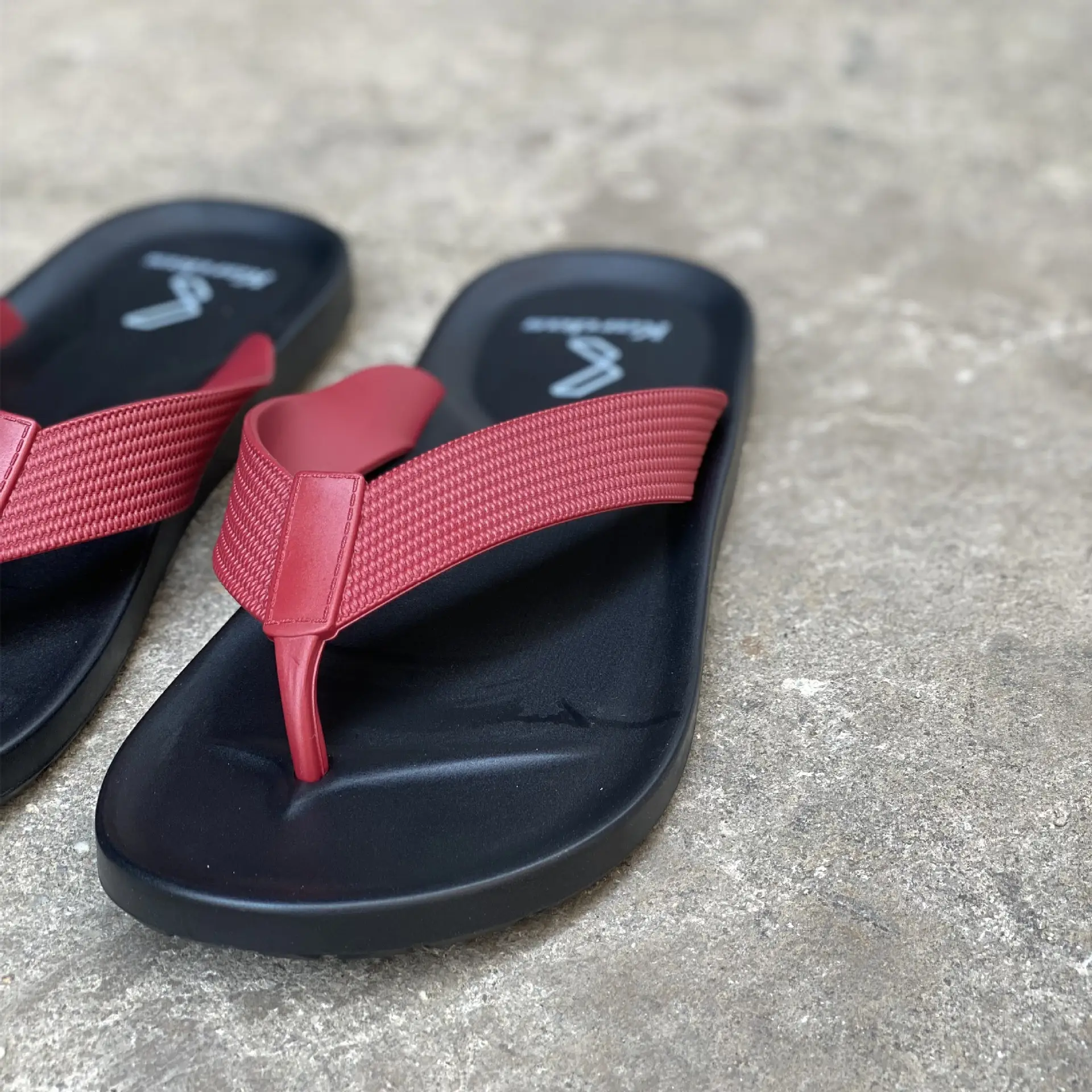 Thailand Imported KARDAS Rubber Flip-Flops Black β feature 1